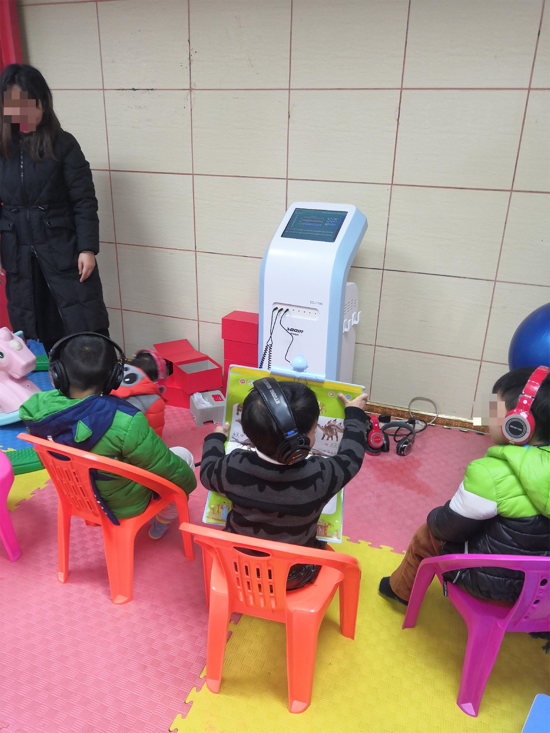 玉林陸川縣康復(fù)機(jī)構(gòu)購我司SD-7700聽覺統(tǒng)合訓(xùn)練儀