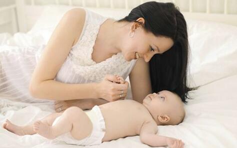 母乳成分分析儀：初乳可不可以給寶寶喝